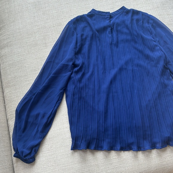 Vero Moda blouse with sheer sleeve, S, rear eyelet closure - Picture 5 of 6